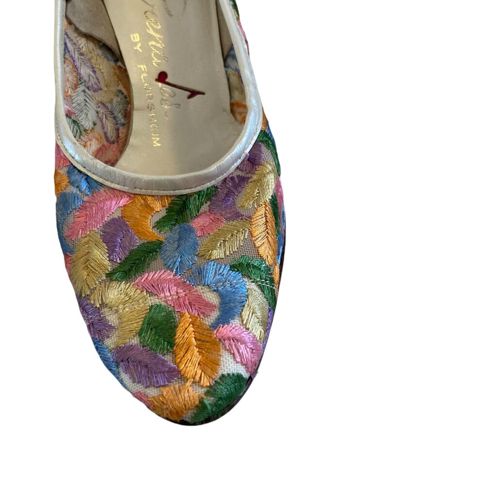 Vintage 70s Florsheim Pastel Feather Embroidered Pumps Sz 7 - Picture 13 of 16